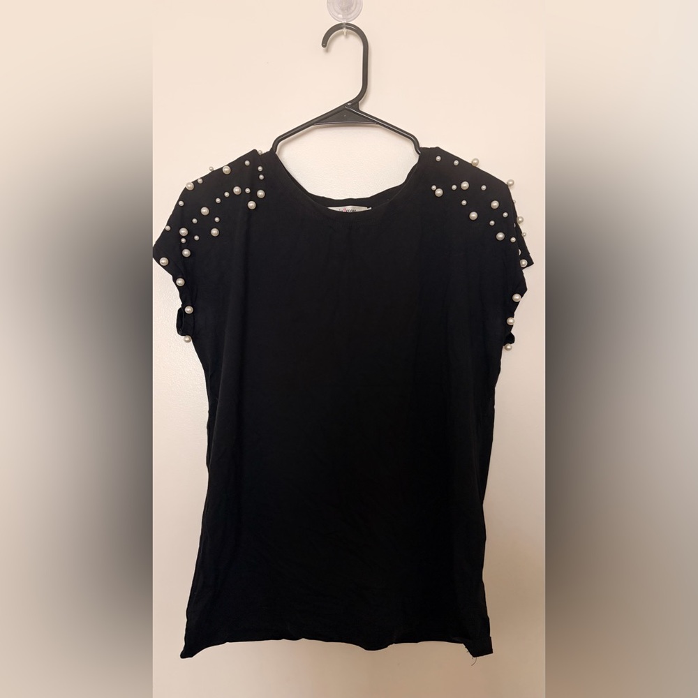 Black Pearl-Embellished Women’s Tee